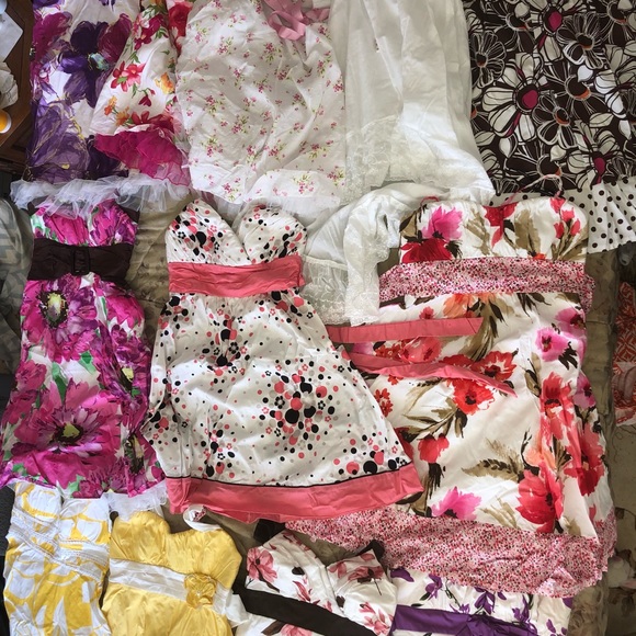 12 Beautiful dresses Woman size Small gently used - Picture 1 of 1